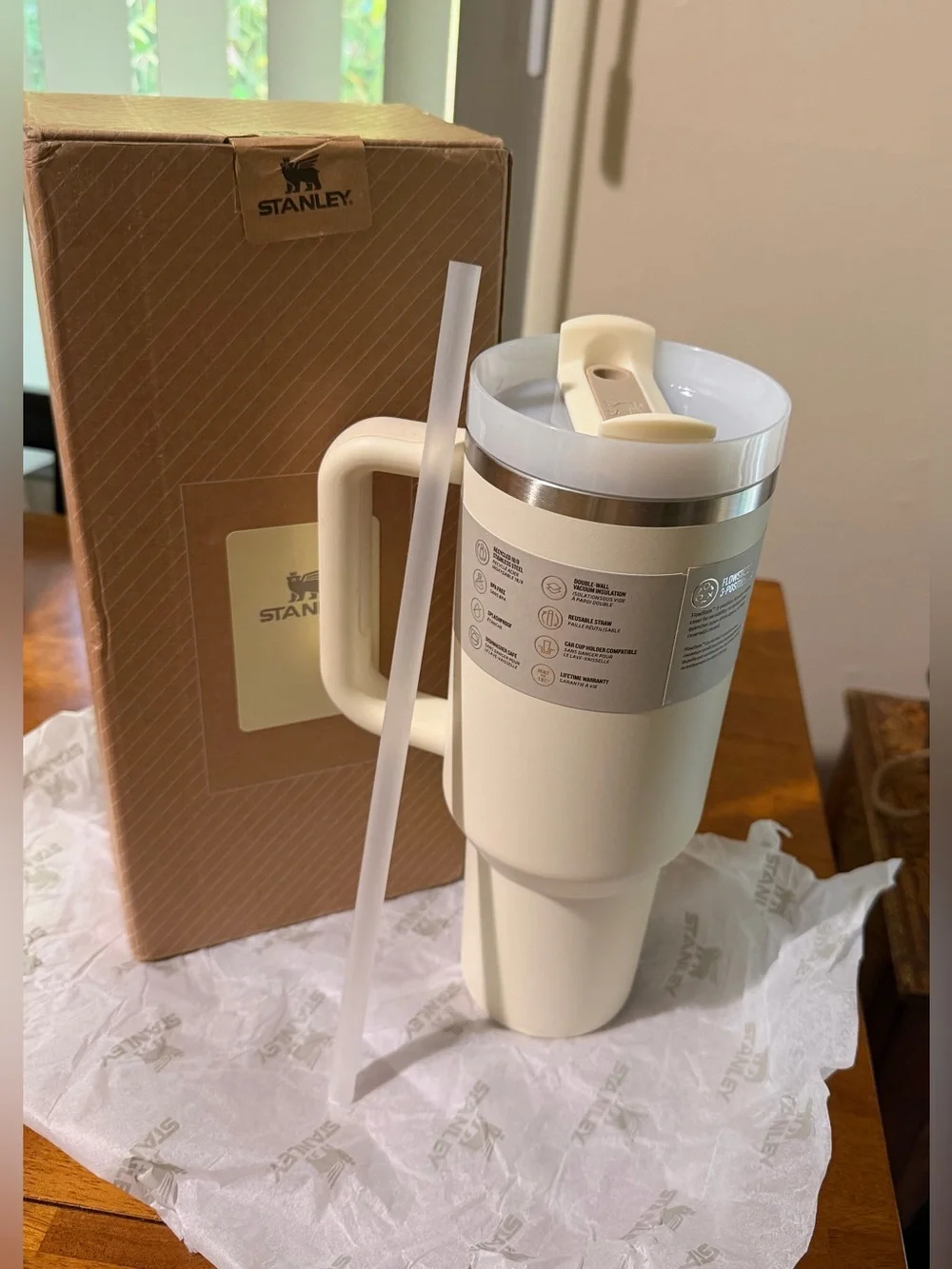 Cream Flowstate Quencher H20 40 oz tumbler with tan accents - NIB 🤍🤎 - Picture 3 of 4